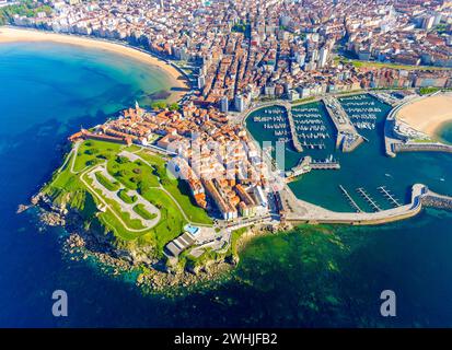 Vista aerea della città di Gijon nelle Asturie, Spagna Foto Stock