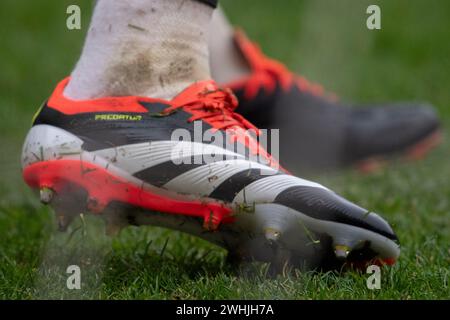 Gli stivali del portiere del Bristol City Max o'Leary durante la partita del Campionato Sky Bet tra Middlesbrough e Bristol City al Riverside Stadium, Middlesbrough, sabato 10 febbraio 2024. (Foto: Trevor Wilkinson | mi News) crediti: MI News & Sport /Alamy Live News Foto Stock