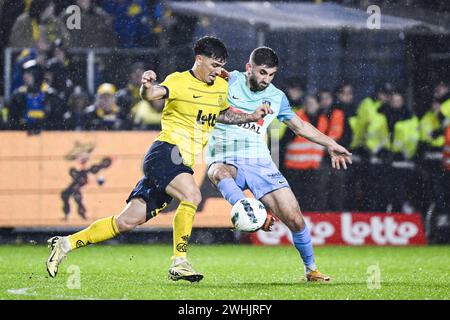 Bruxelles, Belgio. 10 febbraio 2024. Cameron Puertas Castro dell'Unione e Dogucan Haspolat di Westerlo, nella foto in azione durante una partita di calcio tra Royale Union Saint-Gilloise e KVC Westerlo, sabato 10 febbraio 2024 a Bruxelles, il giorno 25 della stagione 2023-2024 della prima divisione del campionato belga "Jupiler Pro League". BELGA PHOTO TOM GOYVAERTS credito: Belga News Agency/Alamy Live News Foto Stock