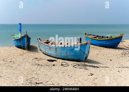 Pescherecci sulla spiaggia di Kovalam, Malabar Coast, Malabar, Kerala, India meridionale, India Foto Stock