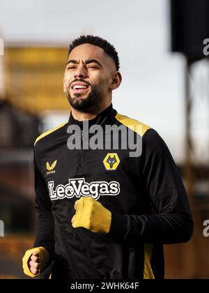 Wolverhampton, Regno Unito. 10 febbraio 2024. Wolverhampton, Inghilterra, 10 febbraio 2024: Matheus Cunha (12 lupi) si riscalda durante la partita di calcio di Premier League tra Wolverhampton Wanderers e Brentford allo stadio Molineux di Wolverhampton, Inghilterra (Natalie Mincher/SPP) credito: SPP Sport Press Photo. /Alamy Live News Foto Stock
