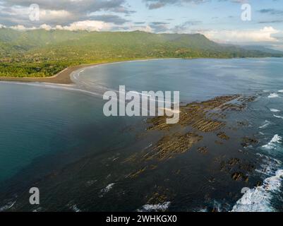 Panorama, vista aerea, Parco Nazionale Marino Ballena, Parco Nazionale osa, promontorio e mare del Pacifico meridionale, Provincia di Puntarenas, osa, Costa Rica Foto Stock