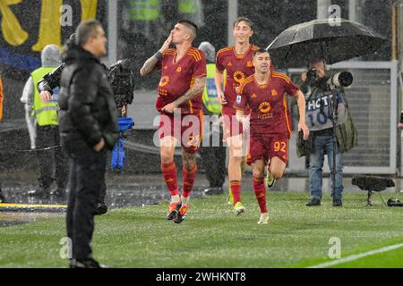 Stadio Olimpico, Roma, Italia. 10 febbraio 2024. Serie A Football; Roma contro Inter Milan; Gianluca Mancini dell'AS Roma festeggia dopo aver segnato il gol di pareggio per 1-1 al 28° minuto Credit: Action Plus Sports/Alamy Live News Foto Stock