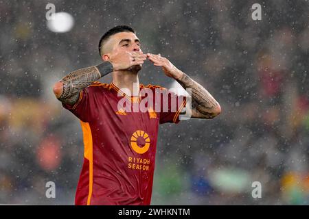 Stadio Olimpico, Roma, Italia. 10 febbraio 2024. Serie A Football; Roma contro Inter Milan; Gianluca Mancini dell'AS Roma festeggia dopo aver segnato il gol di pareggio per 1-1 al 28° minuto Credit: Action Plus Sports/Alamy Live News Foto Stock