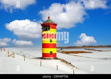 Faro di Pilsum nel paesaggio invernale, Frisia orientale, bassa Sassonia Foto Stock