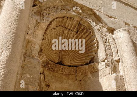 Monastero bianco vicino alla città egiziana superiore di Sohag, nel Medio Egitto Foto Stock