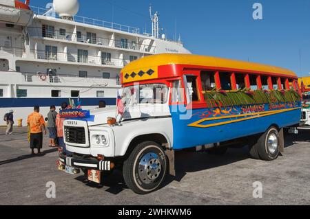 Autobus colorato ad Apia, samoa occidentali, Samoa, Apia, Samoa occidentali Foto Stock