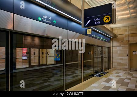 Interno, ingresso per i titolari di carta di CLASSE GOLD, Gold Card, stazione al Ras, metropolitana di Dubai, RTA, Esci, Dubai Creek, traffico, Dubai, Emirati Arabi Uniti Foto Stock