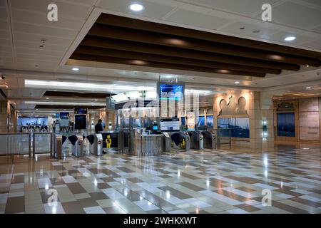 Interno, stazione al Ras, metropolitana di Dubai, RTA, Dubai Creek, Traffic, Dubai, Emirati Arabi Uniti, VAR Foto Stock