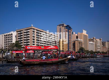 Abra taxi d'acqua, trasporto passeggeri, Dubai Creek, RTA, trasporto, Deira, Dubai, Emirati Arabi Uniti, VAR Foto Stock