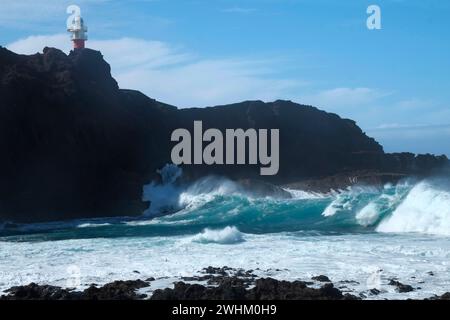 Faro sulla scogliera, Punta de Teno, Teneriffa Foto Stock