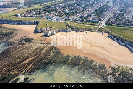 Vista aerea con droni della spiaggia di Botany Bay a Broadstairs Kent, Regno Unito Foto Stock