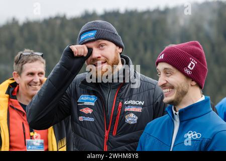 Rodel-Weltcup 2023/2024 Toni Eggert m und Sascha Benecken r reagieren Emotional bei ihrer offiziellen Verabschiedung im Rahmen des 6. Eberspächer Rodel-Weltcups 2023/2024 Oberhof Thüringen DEUTSCHLAND *** Coppa del mondo di Luge 2023 2024 Toni Eggert m e Sascha Benecken r reagiscono emotivamente durante il loro addio ufficiale alla 6 EBERSPÄCHER Luge World Cup 2023 2024 Oberhof Turingia GERMANIA Foto Stock