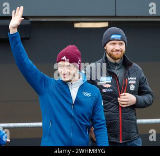 Rodel-Weltcup 2023/2024 Toni Eggert r und Sascha Benecken kommen zu ihrer offiziellen Verabschiedung im Rahmen des 6. Eberspächer Rodel-Weltcups 2023/2024 Oberhof Thüringen DEUTSCHLAND *** Coppa del mondo di Luge 2023 2024 Toni Eggert r e Sascha Benecken arrivano per il loro saluto ufficiale alla 6 EBERSPÄCHER Luge World Cup 2023 2024 Oberhof Turingia GERMANIA Foto Stock