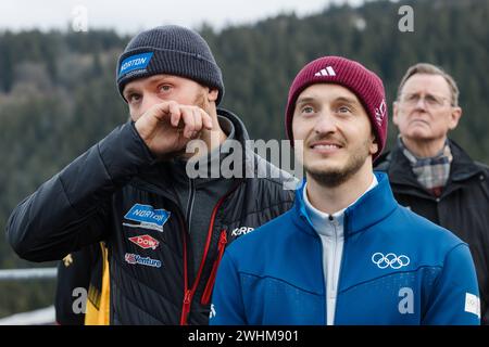 Rodel-Weltcup 2023/2024 Toni Eggert l und Sascha Benecken reagieren Emotional bei ihrer offiziellen Verabschiedung im Rahmen des 6. Eberspächer Rodel-Weltcups 2023/2024 Oberhof Thüringen DEUTSCHLAND *** Coppa del mondo di Luge 2023 2024 Toni Eggert l e Sascha Benecken reagiscono emotivamente al loro addio ufficiale alla 6 EBERSPÄCHER Luge World Cup 2023 2024 Oberhof Turingia GERMANIA Foto Stock