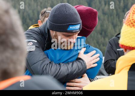 Rodel-Weltcup 2023/2024 Toni Eggert l und Sascha Benecken reagieren Emotional bei ihrer offiziellen Verabschiedung im Rahmen des 6. Eberspächer Rodel-Weltcups 2023/2024 Oberhof Thüringen DEUTSCHLAND *** Coppa del mondo di Luge 2023 2024 Toni Eggert l e Sascha Benecken reagiscono emotivamente al loro addio ufficiale alla 6 EBERSPÄCHER Luge World Cup 2023 2024 Oberhof Turingia GERMANIA Foto Stock