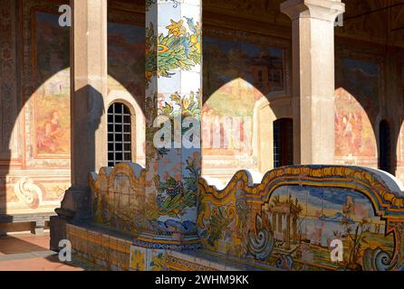 Chiostro, Basilica di Santa chiara, Napoli, Italia Foto Stock