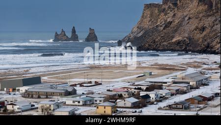 Villaggio Vik i Myrdal in Islanda coperto di neve in primavera Foto Stock