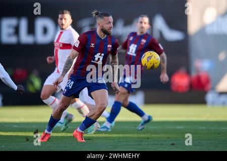 ELDA, SPAGNA - 10 FEBBRAIO: David Timor di CD Eldense in azione durante il LaLiga Hypermotion match tra CD Eldense e SD Huesca al Nuevo Pepico Amat Stadium il 10 febbraio 2024 a Elda, Spagna. (Foto di Francisco Macia/Photo Players Images) Foto Stock