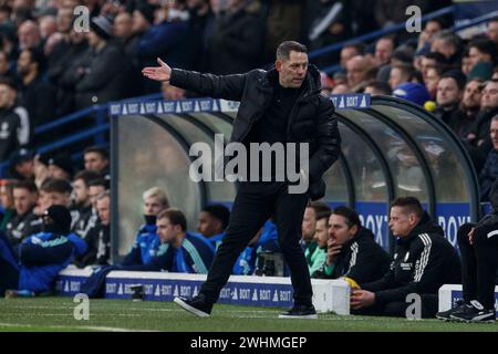 Leeds, Regno Unito. 10 febbraio 2024. Il manager del Rotherham United F.C Leam Richardson gesticolò il match per lo Sky Bet Championship tra il Leeds United e il Rotherham United a Elland Road, Leeds, sabato 10 febbraio 2024. (Foto di Mike Morese/mi News/NurPhoto) credito: NurPhoto SRL/Alamy Live News Foto Stock