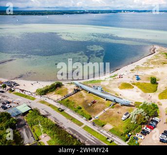 U-Boat U995 sulla spiaggia, sulla costa di Laboe. Sottomarino tedesco U-995. Vista aerea Foto Stock