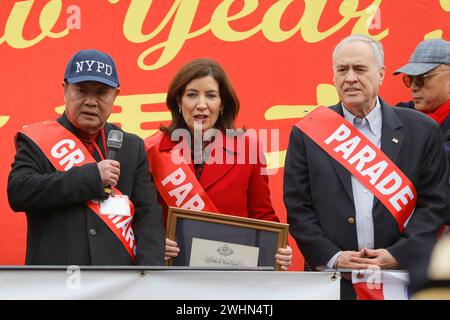 New York, Stati Uniti. 9 febbraio 2024. Flushing Queens, New York, USA, 10 febbraio 2024 - i politici di New York insieme al governatore Kathy Hochul hanno partecipato oggi alla Flushing Lunar New Year Parade 2024. Foto: Luiz Rampelotto/EuropaNewswire. Solo per uso editoriale. Non per USO commerciale! (Credit Image: © Luiz Rampelotto/ZUMA Press Wire) SOLO PER USO EDITORIALE! Non per USO commerciale! Foto Stock