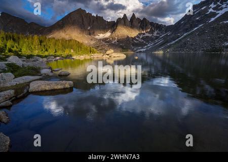 La Wind River Range, o Winds for Short, è una catena montuosa delle Montagne Rocciose nella parte occidentale dello stato del Wyoming Foto Stock