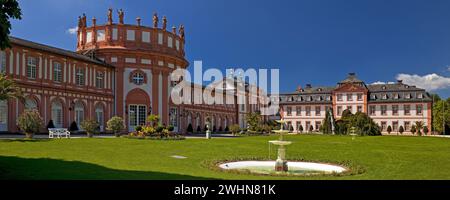 Castello di Biebrich dal lato del parco del castello, Wiesbaden, Assia, Germania, Europa Foto Stock