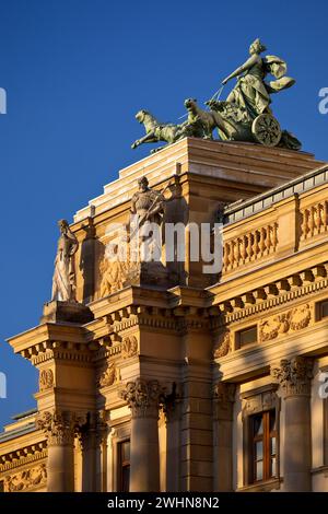 Muse Euterpe Pulled by panthers, Hessian State Theater, Wiesbaden, Assia, Germania, Europa Foto Stock