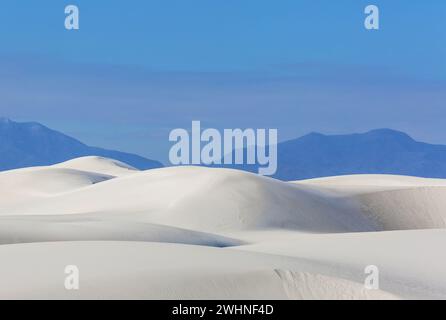 Il White Sands National Park nel New Mexico è una riserva naturale di tipo parco nazionale situata all'estremità settentrionale del deserto di Chihuahua, Mexi Foto Stock