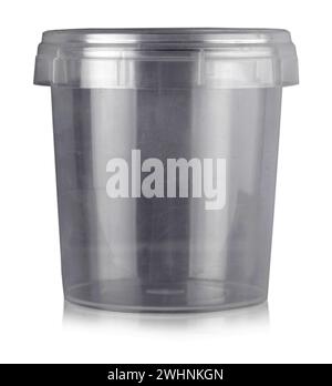 Vaso in plastica nero trasparente per alimenti isolati su sfondo bianco con percorso di ritaglio Foto Stock