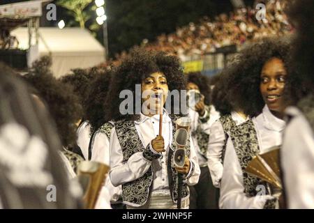 Carnaval SP Turis 2024 - Vai - Vai SAO PAULO SP, 02/10/2023 - SP Turis Carnevale /Parata delle scuole del gruppo speciale - Vai - Vai, in una sfilata di sabato sera, al Sambodromo di Anhembi, San Paolo 10. IMAGO / Jefferson Aguiar Sao Paulo Brasil Copyright: XJeffersonxAguiarx Foto Stock