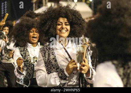 Carnaval SP Turis 2024 - Vai - Vai SAO PAULO SP, 02/10/2023 - SP Turis Carnevale /Parata delle scuole del gruppo speciale - Vai - Vai, in una sfilata di sabato sera, al Sambodromo di Anhembi, San Paolo 10. IMAGO / Jefferson Aguiar Sao Paulo Brasil Copyright: XJeffersonxAguiarx Foto Stock