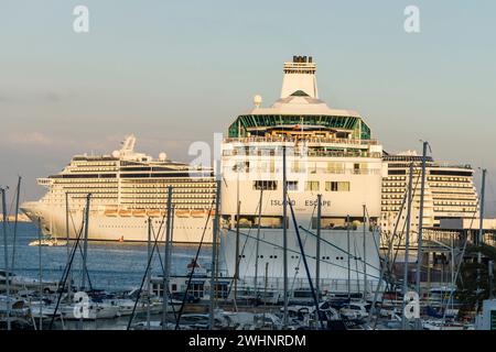 Crucero en el puerto de Palma Foto Stock