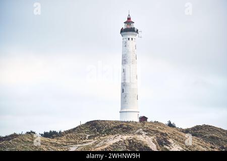 Faro Lyngvig Fyr sulla costa occidentale danese in inverno Foto Stock