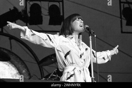 La cantante pop soul britannica Kiki Dee si esibisce al concerto del Queen Hyde Park 18/9/1976 Foto Stock