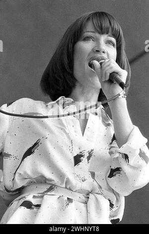 La cantante pop soul britannica Kiki Dee si esibisce al concerto del Queen Hyde Park 18/9/1976 Foto Stock