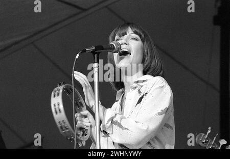 La cantante pop soul britannica Kiki Dee si esibisce al concerto del Queen Hyde Park 18/9/1976 Foto Stock