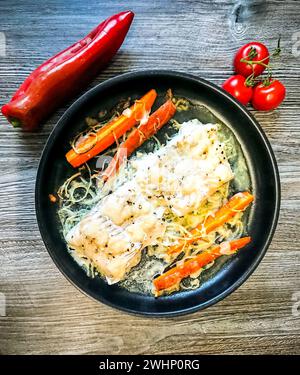 Cotto al forno filetto di merluzzo con verdure Foto Stock