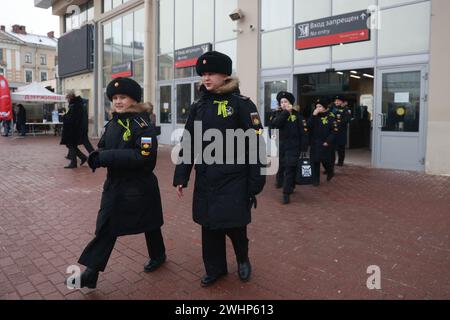 San Pietroburgo, Russia. 7 febbraio 2024. Cadetti marini visti alla piattaforma della stazione ferroviaria di Finlyandsky. (Foto di Sergei Mikhailichenko/SOPA Images/Sipa USA) credito: SIPA USA/Alamy Live News Foto Stock