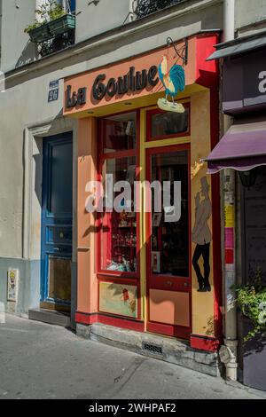 La vita quotidiana nelle strade di Parigi Foto Stock