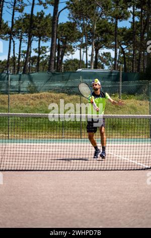 Tennista che esegue un drop shot Foto Stock