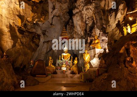 Pak Piang Cave Temple. Immagine di Buddha nella grotta. Chiang Dao. Thailandia. Foto Stock