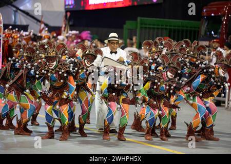 ao Paulo, Brasile, il 10 febbraio 2024. Mocidade Alegre sfilerà al Sambodromo do Anhembi a San Paolo, Brasile, il 10 febbraio 2024, come parte del gruppo speciale di parate delle scuole di samba a San Paolo. (Foto di Pedro Paulo Diaz/Thenews2/NurPhoto) credito: NurPhoto SRL/Alamy Live News Foto Stock