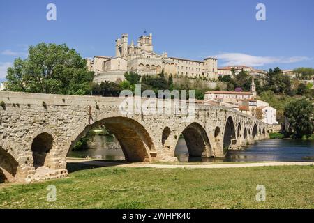 Pont Vieux y catedral de Saint-Nazaire Foto Stock