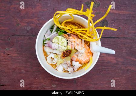 Ricetta Khao Soi , zuppa di tagliatelle al curry in stile nord della Thailandia Foto Stock