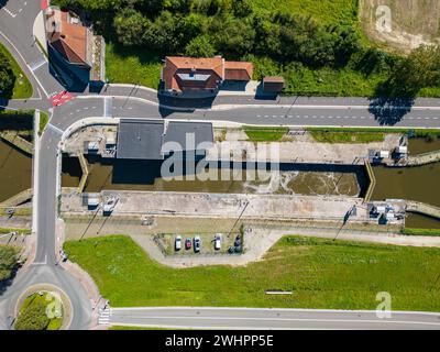 Lembeek, Halle, Vlaams Brabant, Belgio, 5 settembre 2023, Lembeek sluis, o canale chiuso, sul Canal Brussels Charleroi, che è un Foto Stock