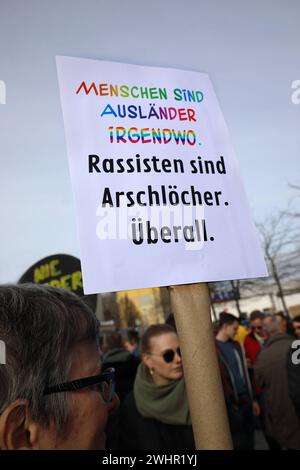 Demonstration unter dem motto ãNie wieder ist jetzt C für Demokratie, gegen FaschismusÓ- Kundgebung gegen die AfD und Rechtsextremismus - Deutschland, GER, DEU Germany, Gotha, 10.02.2024 - Gotha: DAS ãBündnis gegen Rechts. Gotha ist BUNT e. V.Ó ruft zu einer Demonstration unter dem motto ãNie wieder ist jetzt C für Demokratie, gegen FaschismusÒ auf. Die Demonstration Begnt um 12 Uhr in Gotha-West auf dem Coburger Platz mit einer Auftaktkundgebung und bewegt sich über die Humboldtstraße, Bürgeraue und die Jüdenstraße zum Oberen Hauptmarkt, wo es eine weitere Kundgebung gibt. Hauptauslöser der Foto Stock