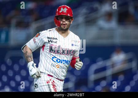 MIAMI, FLORIDA - 1° FEBBRAIO: Irving Lopez del Naranjeros del Messico, durante una partita tra Curazao e Messico al LoanDepot Park come parte della serie del Caribe 2024 il 1° febbraio 2024 a Miami, Florida. (Foto di Luis Gutierrez/Norte Photo) Foto Stock