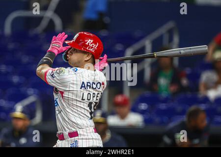 MIAMI, FLORIDA - 1° FEBBRAIO: Irving Lopez del Naranjeros del Messico, durante una partita tra Curazao e Messico al LoanDepot Park come parte della serie del Caribe 2024 il 1° febbraio 2024 a Miami, Florida. (Foto di Luis Gutierrez/Norte Photo) Foto Stock